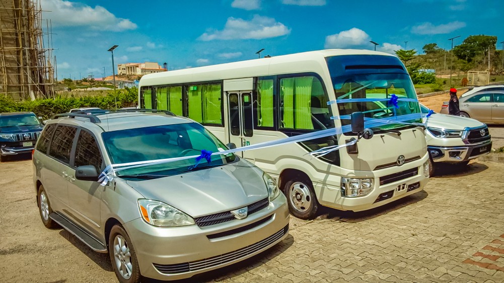 prof-akinwumi-unveils-new-vehicles-for-ful-allocates-shuttle-bus-to-staff